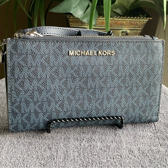 Michael Kors Jet Set Travel Double Zip Wristlet Wallet Signature Black EUC - Picture 4 of 16